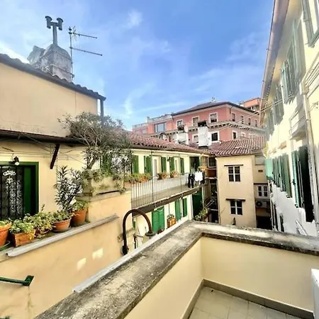 Piazza Benco Locazione Turistica